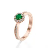 Pierścionek ze szmaragdem i diamentami różowe złoto AJPZ_138 Pierścionek ze szmaragdem i diamentami różowe złoto AJPZ_138